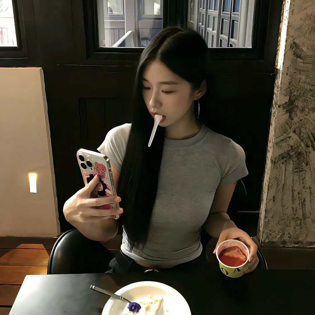一个攞景的少年